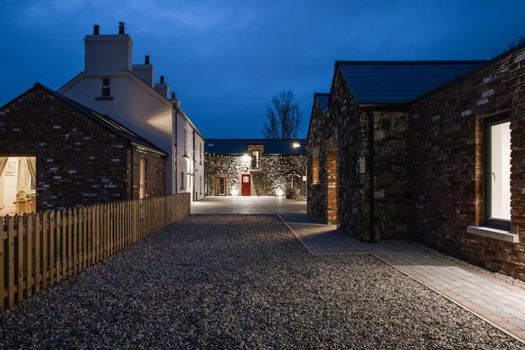 The Barn At Corrstown Village พอร์ตรัช ภายนอก รูปภาพ