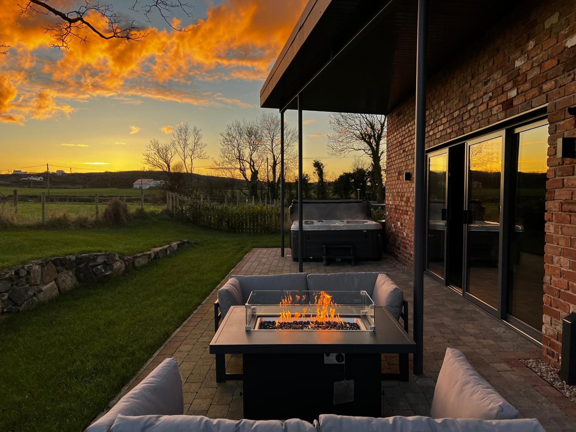 The Barn At Corrstown Village พอร์ตรัช ภายนอก รูปภาพ