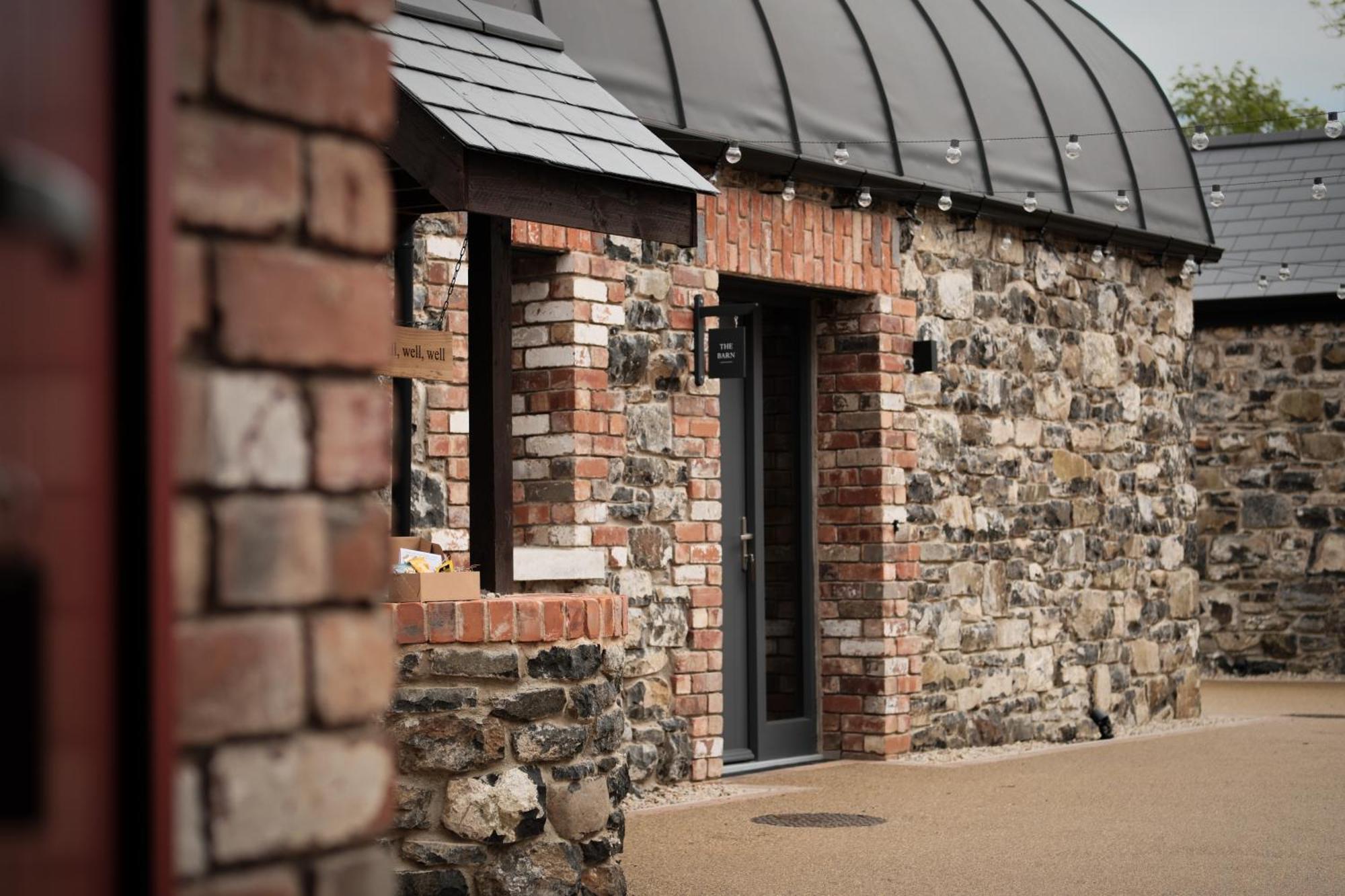 The Barn At Corrstown Village พอร์ตรัช ภายนอก รูปภาพ